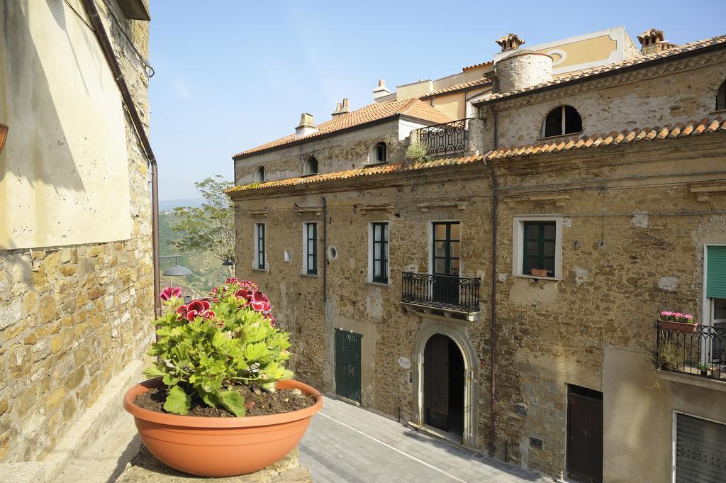 Ferienwohnung Residenza Matarazzo E Le Sue Soffitte Castellabate Exterior foto