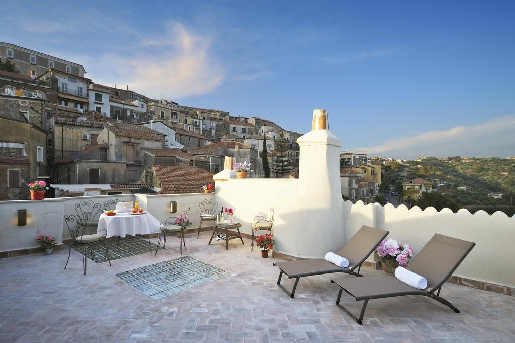 Ferienwohnung Residenza Matarazzo E Le Sue Soffitte Castellabate Exterior foto