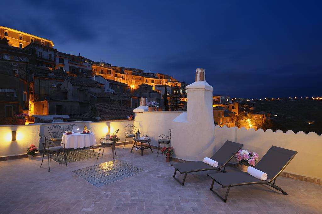 Ferienwohnung Residenza Matarazzo E Le Sue Soffitte Castellabate Exterior foto