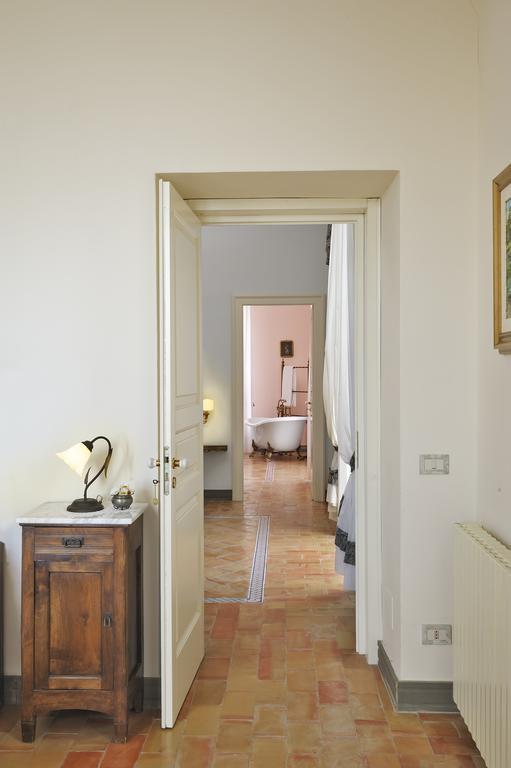 Ferienwohnung Residenza Matarazzo E Le Sue Soffitte Castellabate Exterior foto
