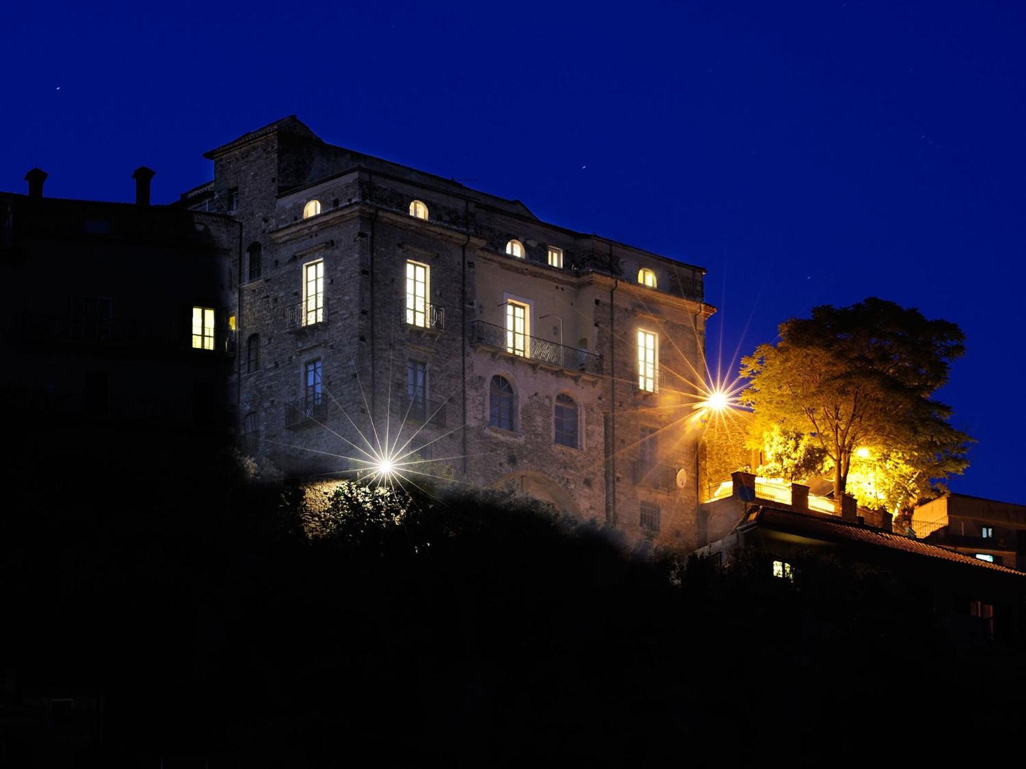 Ferienwohnung Residenza Matarazzo E Le Sue Soffitte Castellabate Exterior foto