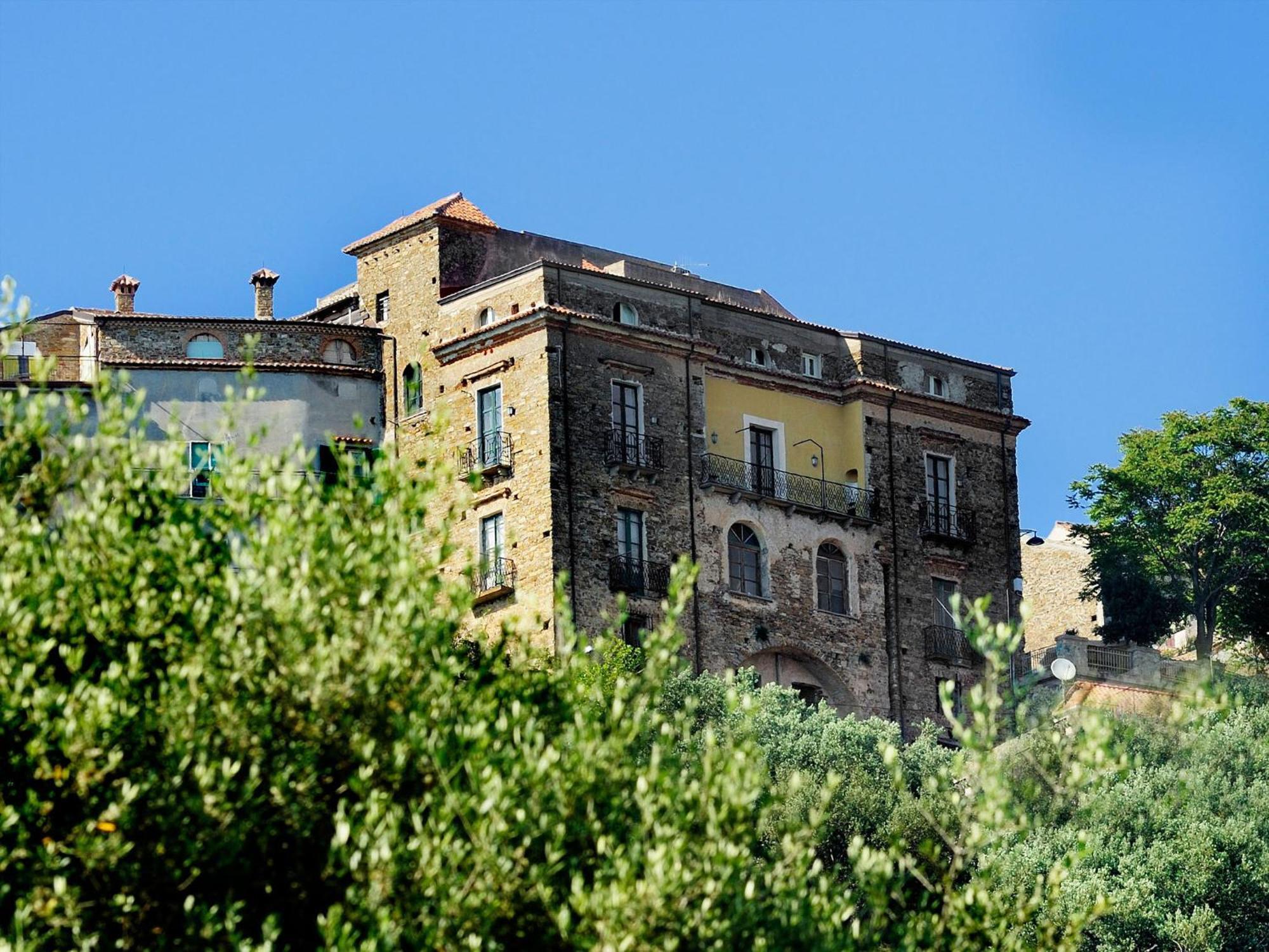 Ferienwohnung Residenza Matarazzo E Le Sue Soffitte Castellabate Exterior foto