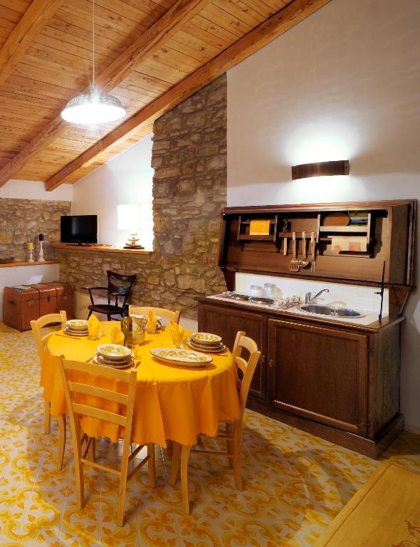 Ferienwohnung Residenza Matarazzo E Le Sue Soffitte Castellabate Zimmer foto